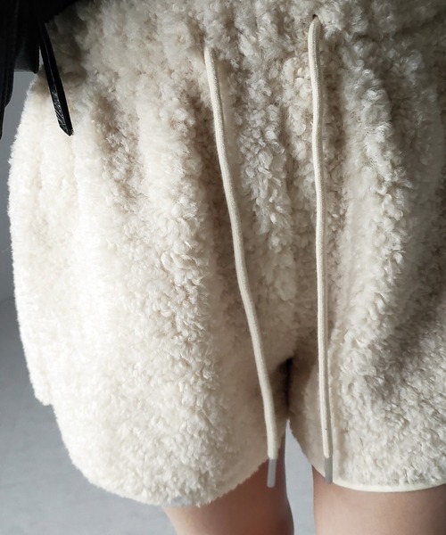 me+em select（ミームセレクト）の「【 ２color 】ハイウエストボアショートパンツ ／ highwaist boa short pants（その他パンツ・レディース・アイボリー/ブラック・FREE）」の6枚目の写真
