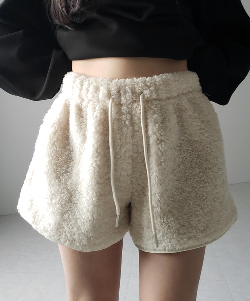 me+em select（ミームセレクト）の「【 ２color 】ハイウエストボアショートパンツ ／ highwaist boa short pants（その他パンツ・レディース・アイボリー/ブラック・FREE）」の7枚目の写真