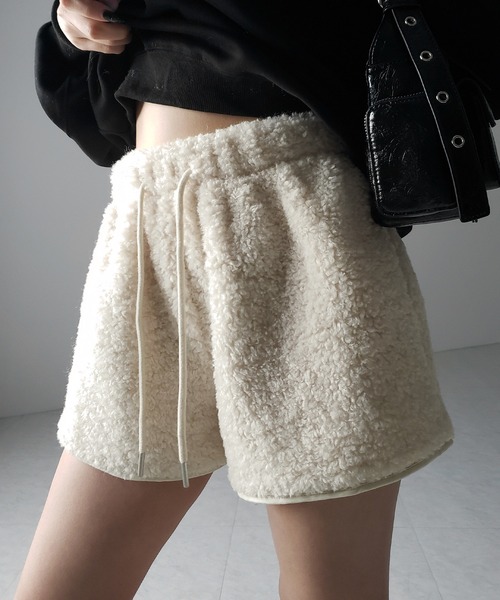 me+em select（ミームセレクト）の「【 ２color 】ハイウエストボアショートパンツ ／ highwaist boa short pants（その他パンツ・レディース・アイボリー/ブラック・FREE）」の3枚目の写真