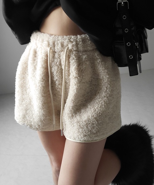 me+em select（ミームセレクト）の「【 ２color 】ハイウエストボアショートパンツ ／ highwaist boa short pants（その他パンツ・レディース・アイボリー/ブラック・FREE）」の9枚目の写真