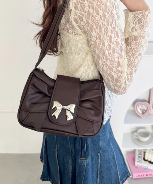 Loueme(ルエム)の「リボンモチーフホーボーバッグ(ショルダーバッグ・レディース・ブラック/ブラウン/シルバー/アイボリー・FREE)」の3枚目の写真