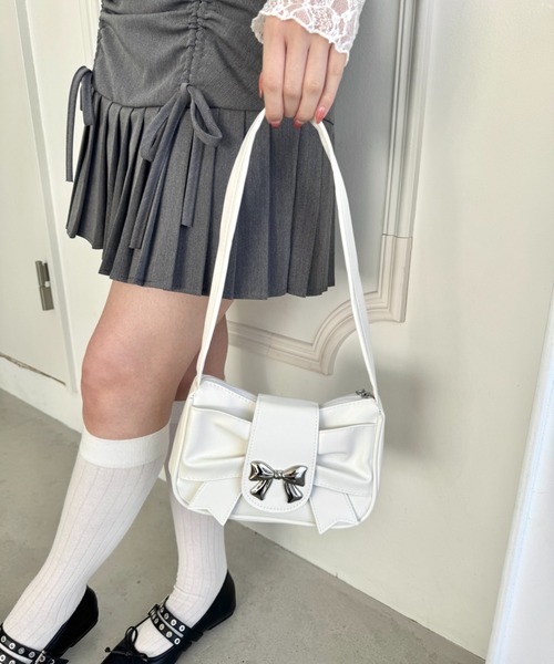Loueme(ルエム)の「リボンモチーフホーボーバッグ(ショルダーバッグ・レディース・ブラック/ブラウン/シルバー/アイボリー・FREE)」の13枚目の写真