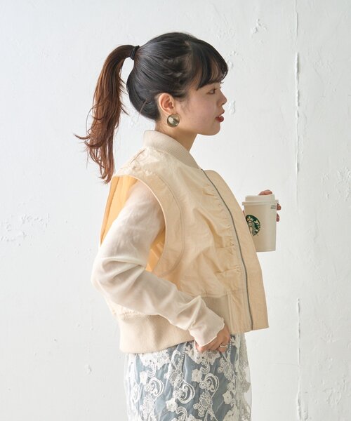 CIAOPANIC TYPY（チャオパニックティピー）の「シャーリングクロップドMA-1ベスト（ベスト・レディース・オフホワイト/カーキ/ブラック・ONE SIZE）」の14枚目の写真