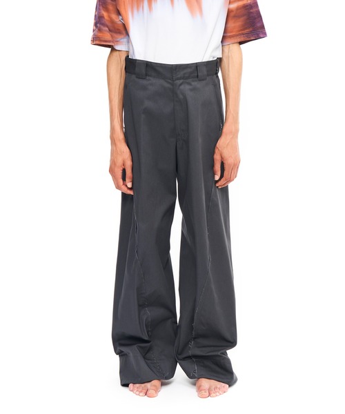 YUKI HASHIMOTO(ユウキハシモト)の「YUKI HASHIMOTO TWISTED WORK PANTS (DENIM) (PT-01-0002)(その他パンツ・メンズ・ブラック/グレー・44/46)」の2枚目の写真