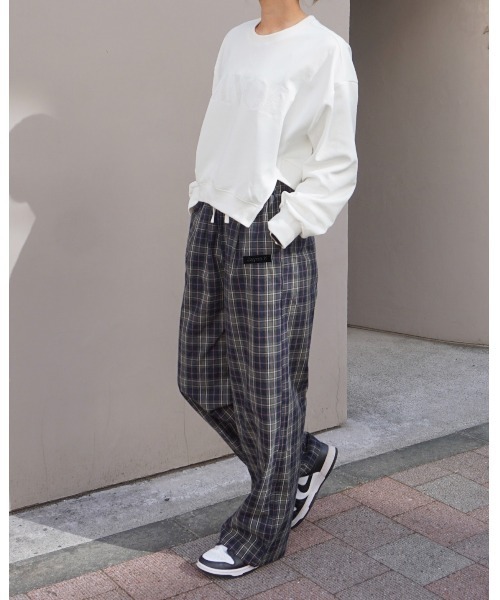 Alt due(オルトデュー)の「【Alt due/オルト デュー】刺繍アシンメトリープルオーバースウェット(スウェット・レディース・ライトグレー/アイボリー/グレー/ベージュ・FREE)」の13枚目の写真