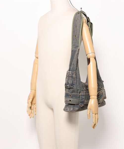 XU（エックスユー）の「【XU】denim eyelet belt bag（ショルダーバッグ・メンズ・ブルー・ONE SIZE）」の5枚目の写真