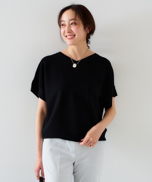 UNTITLED（アンタイトル）の「【12色展開/体型カバー/2way】バウンドスリーブニット（ニット/セーター・レディース・ナチュラル/ホワイト系3/ホワイト×ブラック/ネイビー系2/ホワイト/ブラック/ブラウン系/ライトオレンジ系/ブルーパープル/ライトパープル/オレンジ/ブルー系その他・00/02/04/44/48）」の4枚目の写真