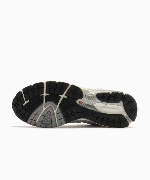 NEW BALANCE(ニューバランス)の「NEW BALANCE / ニューバランス 2002RGTXJ(スニーカー・メンズ・グレー・26cm/26.5cm/27cm/27.5cm/28cm)」の4枚目の写真