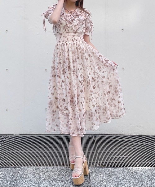 one way(ワンウェイ)の「楊柳と花柄ラッフルワンピース(ワンピース・レディース・ベージュ系その他/ホワイト系その他/ホワイト/ブラック・FREE)」の4枚目の写真
