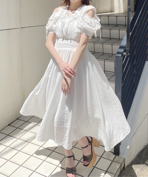 one way(ワンウェイ)の「楊柳と花柄ラッフルワンピース(ワンピース・レディース・ベージュ系その他/ホワイト系その他/ホワイト/ブラック・FREE)」の2枚目の写真