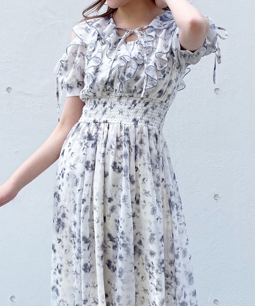 one way(ワンウェイ)の「楊柳と花柄ラッフルワンピース(ワンピース・レディース・ベージュ系その他/ホワイト系その他/ホワイト/ブラック・FREE)」の15枚目の写真