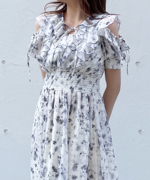 one way(ワンウェイ)の「楊柳と花柄ラッフルワンピース(ワンピース・レディース・ベージュ系その他/ホワイト系その他/ホワイト/ブラック・FREE)」の16枚目の写真