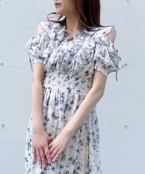 one way(ワンウェイ)の「楊柳と花柄ラッフルワンピース(ワンピース・レディース・ベージュ系その他/ホワイト系その他/ホワイト/ブラック・FREE)」の17枚目の写真