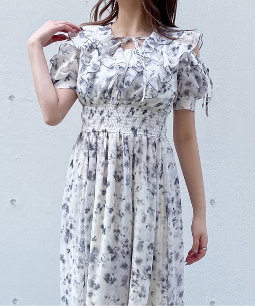 one way(ワンウェイ)の「楊柳と花柄ラッフルワンピース(ワンピース・レディース・ベージュ系その他/ホワイト系その他/ホワイト/ブラック・FREE)」の18枚目の写真