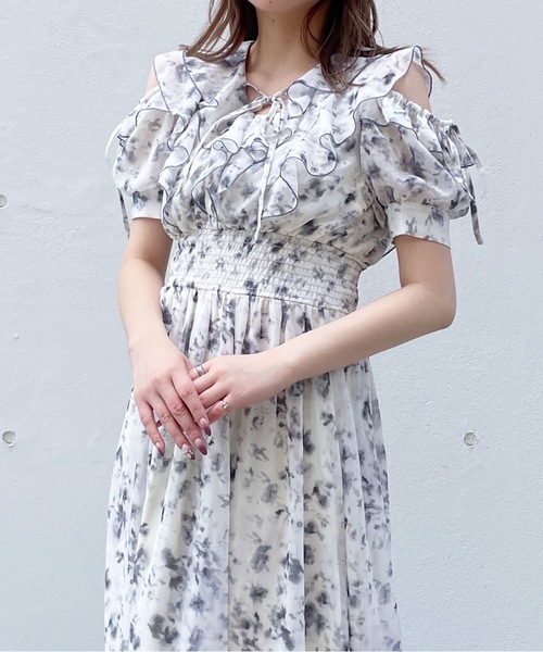 one way(ワンウェイ)の「楊柳と花柄ラッフルワンピース(ワンピース・レディース・ベージュ系その他/ホワイト系その他/ホワイト/ブラック・FREE)」の20枚目の写真