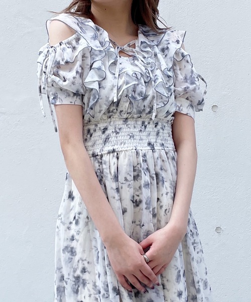 one way(ワンウェイ)の「楊柳と花柄ラッフルワンピース(ワンピース・レディース・ベージュ系その他/ホワイト系その他/ホワイト/ブラック・FREE)」の21枚目の写真