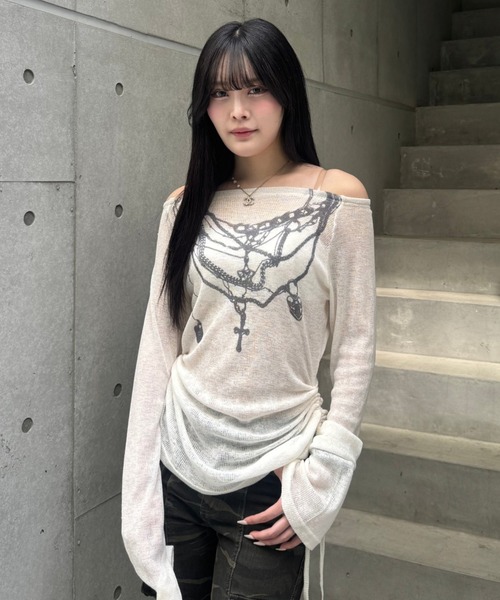 ZIPPER CLUB(ZIPPER CLUB ジッパークラブ)の「オフショルダーシアーデザインニット(ニット/セーター・レディース・ホワイト/ブラック・SMALL/MEDIUM/LARGE)」の3枚目の写真