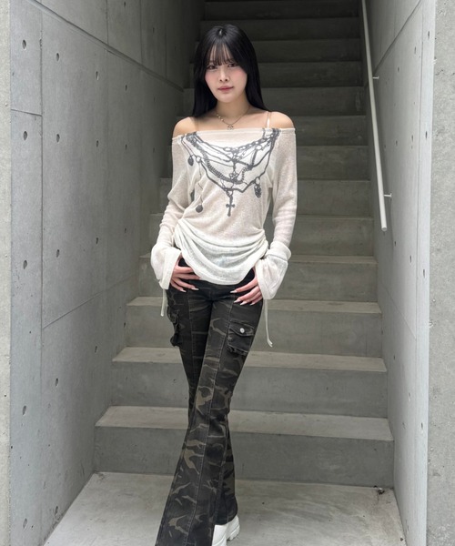 ZIPPER CLUB(ZIPPER CLUB ジッパークラブ)の「オフショルダーシアーデザインニット(ニット/セーター・レディース・ホワイト/ブラック・SMALL/MEDIUM/LARGE)」の6枚目の写真
