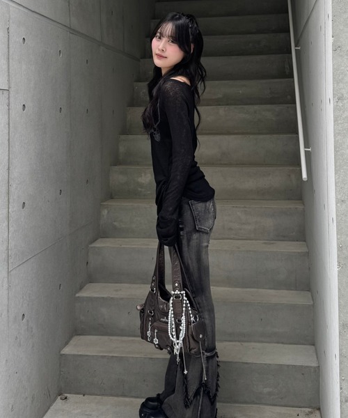 ZIPPER CLUB(ZIPPER CLUB ジッパークラブ)の「オフショルダーシアーデザインニット(ニット/セーター・レディース・ホワイト/ブラック・SMALL/MEDIUM/LARGE)」の9枚目の写真
