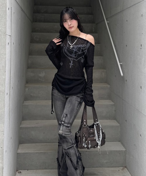 ZIPPER CLUB(ZIPPER CLUB ジッパークラブ)の「オフショルダーシアーデザインニット(ニット/セーター・レディース・ホワイト/ブラック・SMALL/MEDIUM/LARGE)」の10枚目の写真