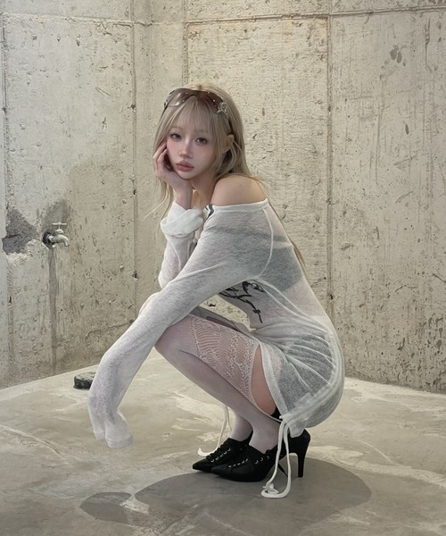 ZIPPER CLUB(ZIPPER CLUB ジッパークラブ)の「オフショルダーシアーデザインニット(ニット/セーター・レディース・ホワイト/ブラック・SMALL/MEDIUM/LARGE)」の19枚目の写真