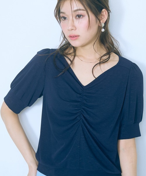 marun（マルン）の「＜大きいサイズ＞ハートネックデザイントップス marun（Tシャツ/カットソー・レディース・ピンク/ダークネイビー・3L/4L/5L/L/LL）」の2枚目の写真