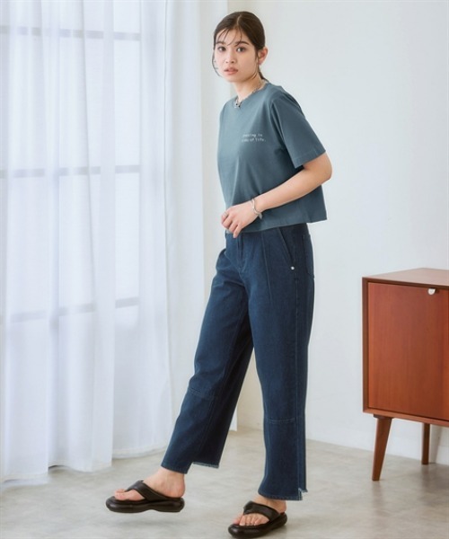 nissen（ニッセン）の「綿１００％クロップド丈ロゴＴシャツ(接触冷感)（Tシャツ/カットソー・レディース・ブルー/オフホワイト/ブラック・LL/S/M/L）」の8枚目の写真