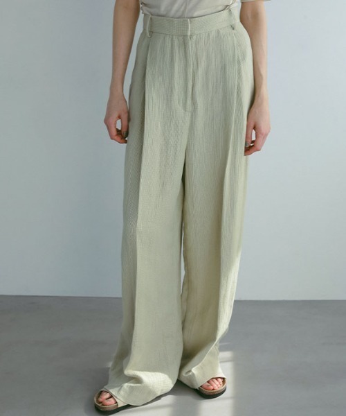 ETRE TOKYO（エトレトウキョウ）の「レノクロスセミワイドパンツ