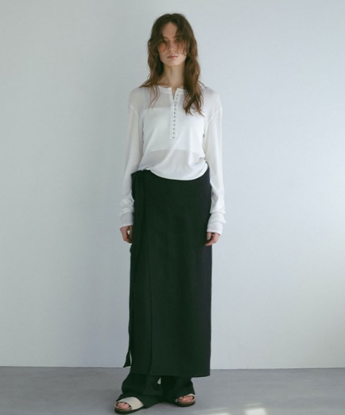 ETRE TOKYO（エトレトウキョウ）の「レノクロスセミワイドパンツ（その他パンツ・レディース・ネイビー/オフホワイト/セージグリーン・S/M）」の4枚目の写真