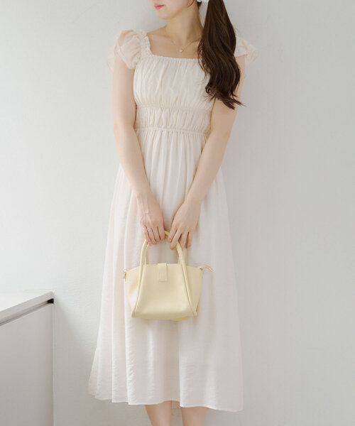 continuer de NICE CLAUP(コンティニューデナイスクラップ)の「【@reve.perle_セレクト】ギャザーフリルシャーリングワンピース(ワンピース・レディース・アイボリー/ブラック/ブラウン・FREE)」の5枚目の写真