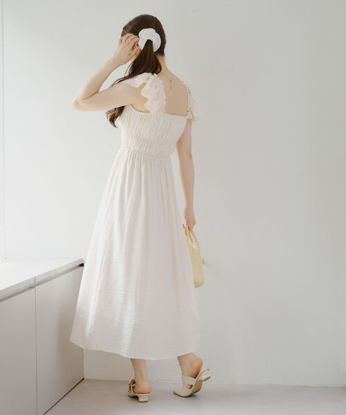 continuer de NICE CLAUP(コンティニューデナイスクラップ)の「【@reve.perle_セレクト】ギャザーフリルシャーリングワンピース(ワンピース・レディース・アイボリー/ブラック/ブラウン・FREE)」の9枚目の写真