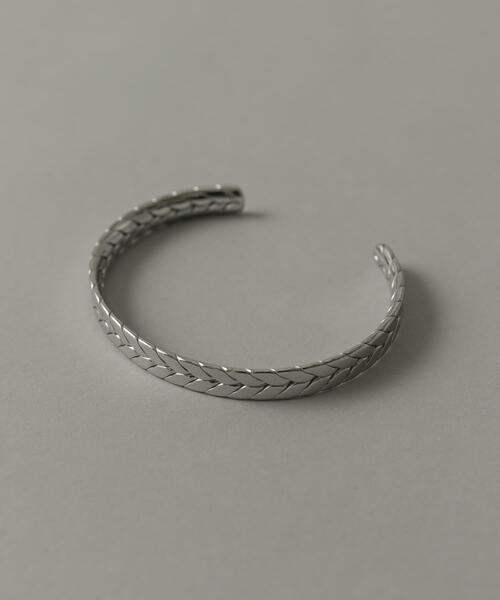 SMELLY（スメリー）の「ステンレスブレイドバングル（ブレスレット・メンズ・シルバー・-）」の2枚目の写真