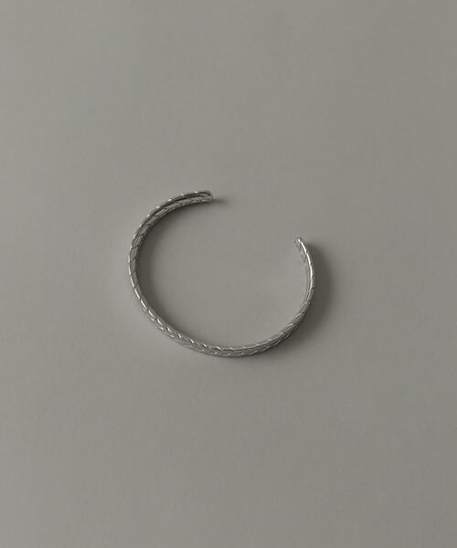 SMELLY（スメリー）の「ステンレスブレイドバングル（ブレスレット・メンズ・シルバー・-）」の3枚目の写真