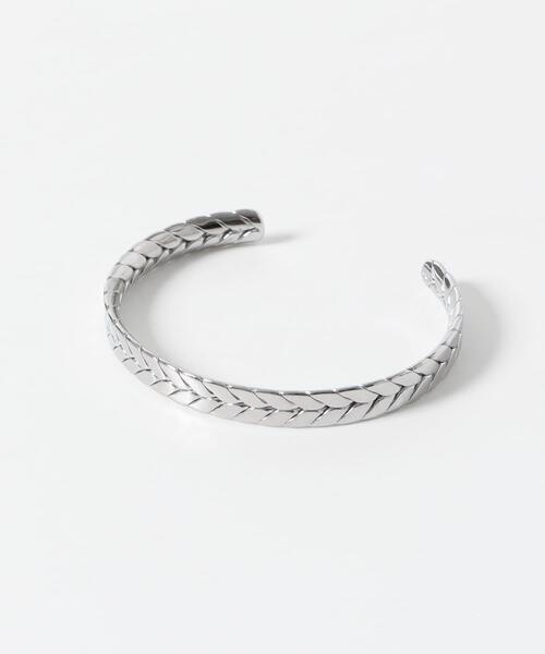SMELLY（スメリー）の「ステンレスブレイドバングル（ブレスレット・メンズ・シルバー・-）」の4枚目の写真