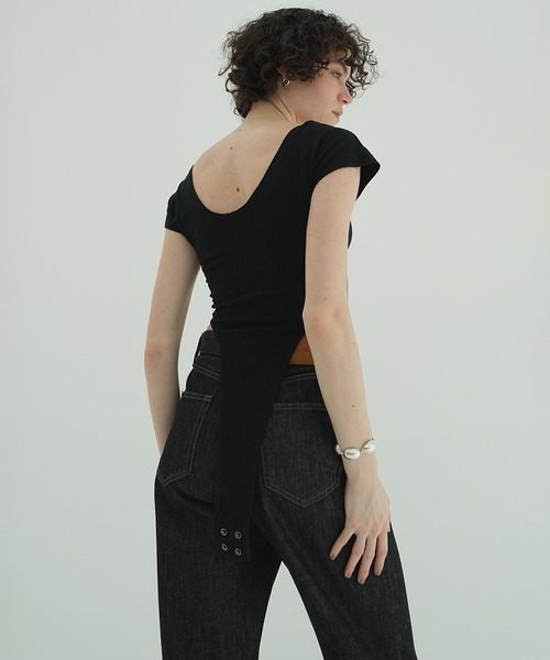 CLANE(クラネ)の「ROUND NECK HIGH CUT BODYSUITS(Tシャツ/カットソー・レディース・ブラック/ホワイト・1)」の11枚目の写真