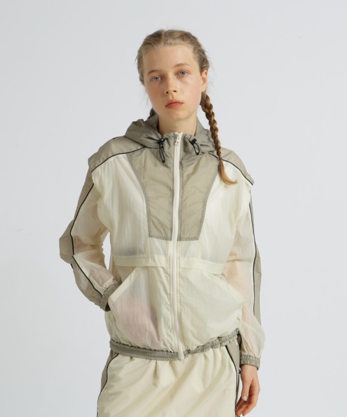 AVIREX(アヴィレックス)の「SHEER COLOR SCHEME HOODIE JACKET/シアーカラースキーム フーディージャケット(ナイロンジャケット・レディース・ブラック/アイボリー・F)」の9枚目の写真