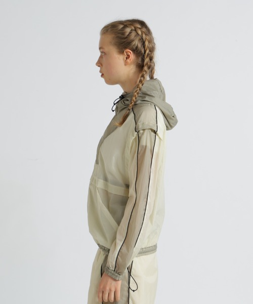 AVIREX(アヴィレックス)の「SHEER COLOR SCHEME HOODIE JACKET/シアーカラースキーム フーディージャケット(ナイロンジャケット・レディース・ブラック/アイボリー・F)」の7枚目の写真