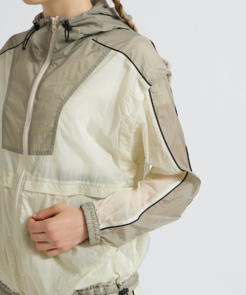 AVIREX(アヴィレックス)の「SHEER COLOR SCHEME HOODIE JACKET/シアーカラースキーム フーディージャケット(ナイロンジャケット・レディース・ブラック/アイボリー・F)」の3枚目の写真