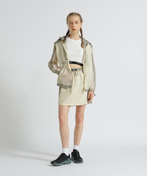 AVIREX(アヴィレックス)の「SHEER COLOR SCHEME HOODIE JACKET/シアーカラースキーム フーディージャケット(ナイロンジャケット・レディース・ブラック/アイボリー・F)」の10枚目の写真