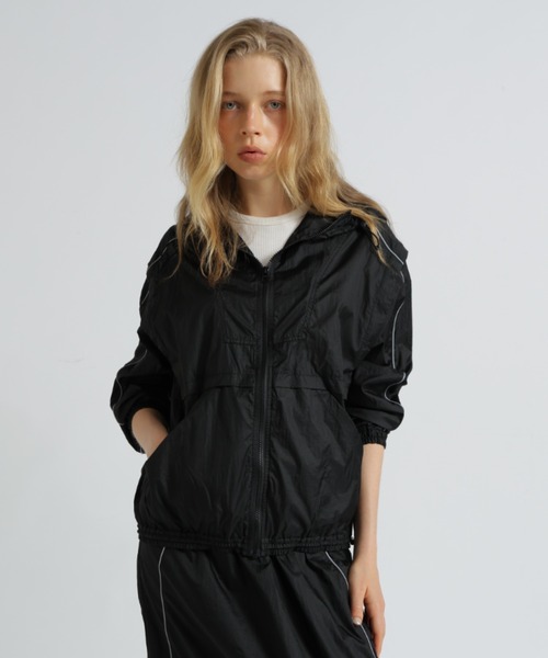 AVIREX(アヴィレックス)の「SHEER COLOR SCHEME HOODIE JACKET/シアーカラースキーム フーディージャケット(ナイロンジャケット・レディース・ブラック/アイボリー・F)」の18枚目の写真