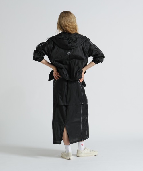 AVIREX(アヴィレックス)の「SHEER COLOR SCHEME HOODIE JACKET/シアーカラースキーム フーディージャケット(ナイロンジャケット・レディース・ブラック/アイボリー・F)」の14枚目の写真