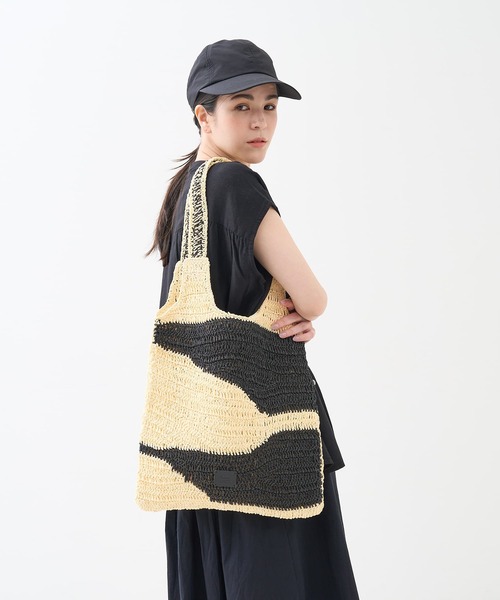 collex（コレックス）の「【Swaraj /スワラージ】手編み ゼブラ ラフィアトートバッグ（かごバッグ・レディース・ピンク系その他/ブラック系その他・フリー）」の2枚目の写真