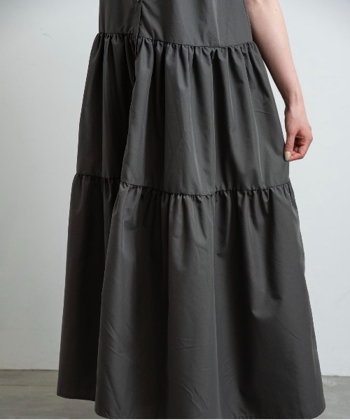 lawgy（ラウジー）の「collar tiered op / カラーティアードワンピ（ワンピース・レディース・ブラック/チャコール/ベージュ・FREE）」の8枚目の写真