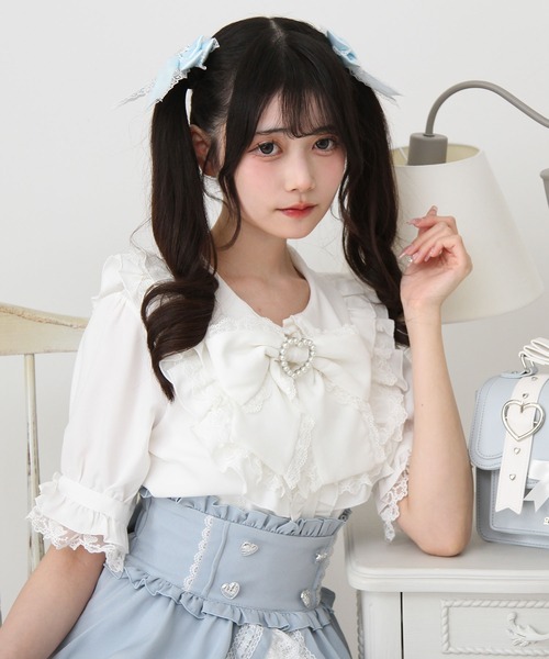DearMyLove(ディアマイラブ)の「丸襟フリルヨークレースリボンブラウス(シャツ/ブラウス・レディース・ホワイト/ブルーグレー/ブラック・LARGE/MEDIUM/3L/LL)」の4枚目の写真