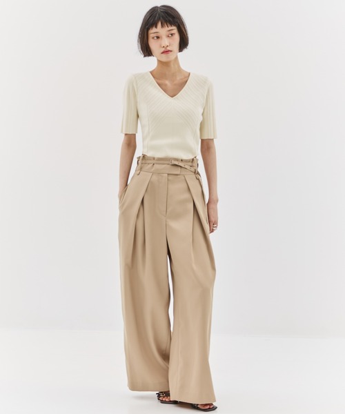 STUDIOUS（ステュディオス）の「【STUDIOUS/ステュディオス】Back Asymmetry Chino Pants/バックアシンメトリーチノパンツ（チノパンツ・レディース・ベージュ/ブラック・1/2）」の13枚目の写真