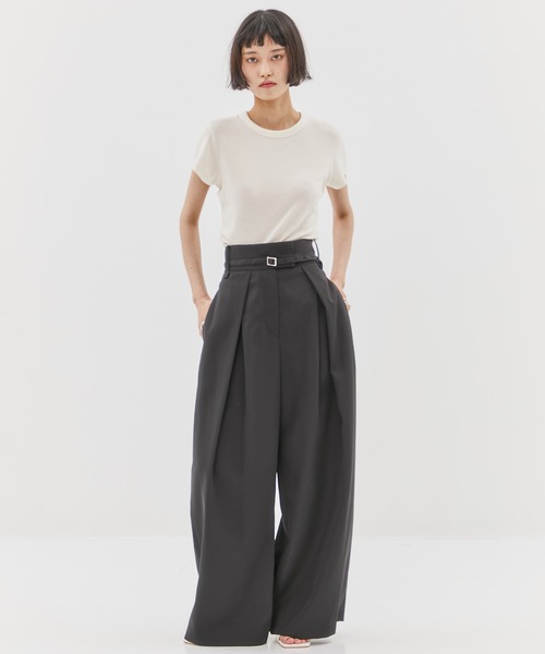 STUDIOUS（ステュディオス）の「【STUDIOUS/ステュディオス】Back Asymmetry Chino Pants/バックアシンメトリーチノパンツ（チノパンツ・レディース・ベージュ/ブラック・1/2）」の3枚目の写真
