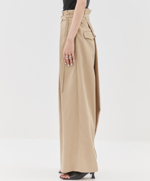 STUDIOUS（ステュディオス）の「【STUDIOUS/ステュディオス】Back Asymmetry Chino Pants/バックアシンメトリーチノパンツ（チノパンツ・レディース・ベージュ/ブラック・1/2）」の17枚目の写真