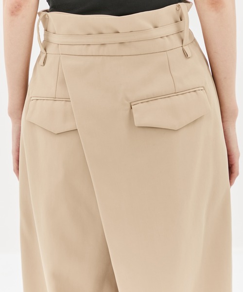 STUDIOUS（ステュディオス）の「【STUDIOUS/ステュディオス】Back Asymmetry Chino Pants/バックアシンメトリーチノパンツ（チノパンツ・レディース・ベージュ/ブラック・1/2）」の22枚目の写真