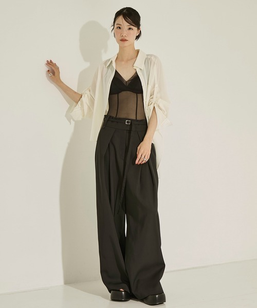 STUDIOUS（ステュディオス）の「【STUDIOUS/ステュディオス】Back Asymmetry Chino Pants/バックアシンメトリーチノパンツ/小尻効果/ウォッシャブル/オフィスカジュアル/前ももカバー/ベルト取り外し可（チノパンツ・レディース・ベージュ/ブラック・1/2）」の14枚目の写真