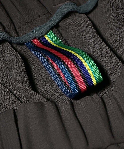 PS Paul Smith（ピーエスポールスミス）の「ライトドライテクスチャー テーパードパンツ【252750 EXTR02】（その他パンツ・メンズ・ブラック/ダークグレー・MEDIUM/SMALL/LARGE）」の15枚目の写真